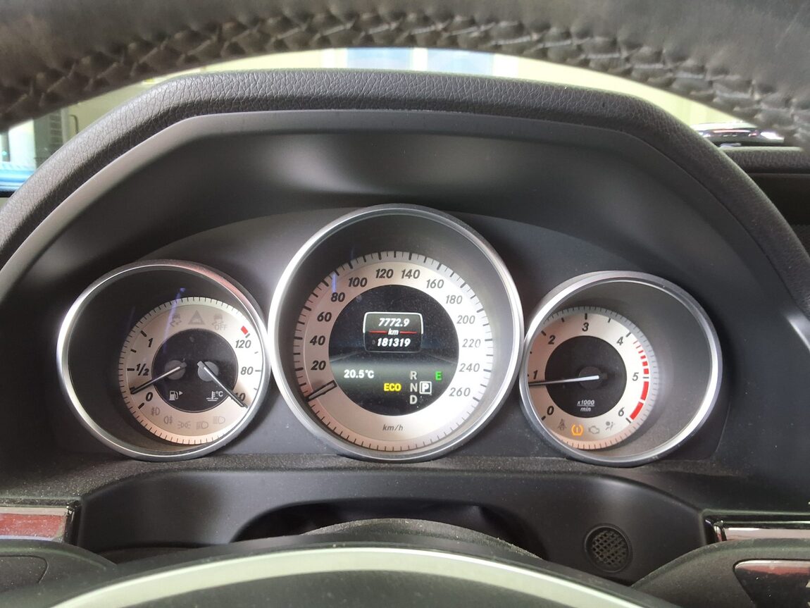 MERCEDES-BENZ E-CLASS (4TH GEN) E220 CDI BLUETEC AVANTGARDE SPORT 2016 - zdjęcie 10