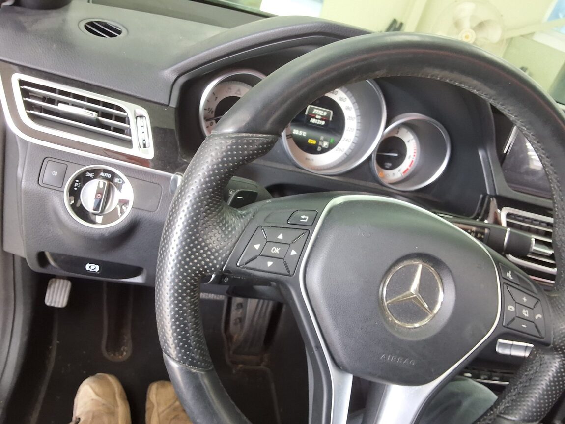 MERCEDES-BENZ E-CLASS (4TH GEN) E220 CDI BLUETEC AVANTGARDE SPORT 2016 - zdjęcie 23