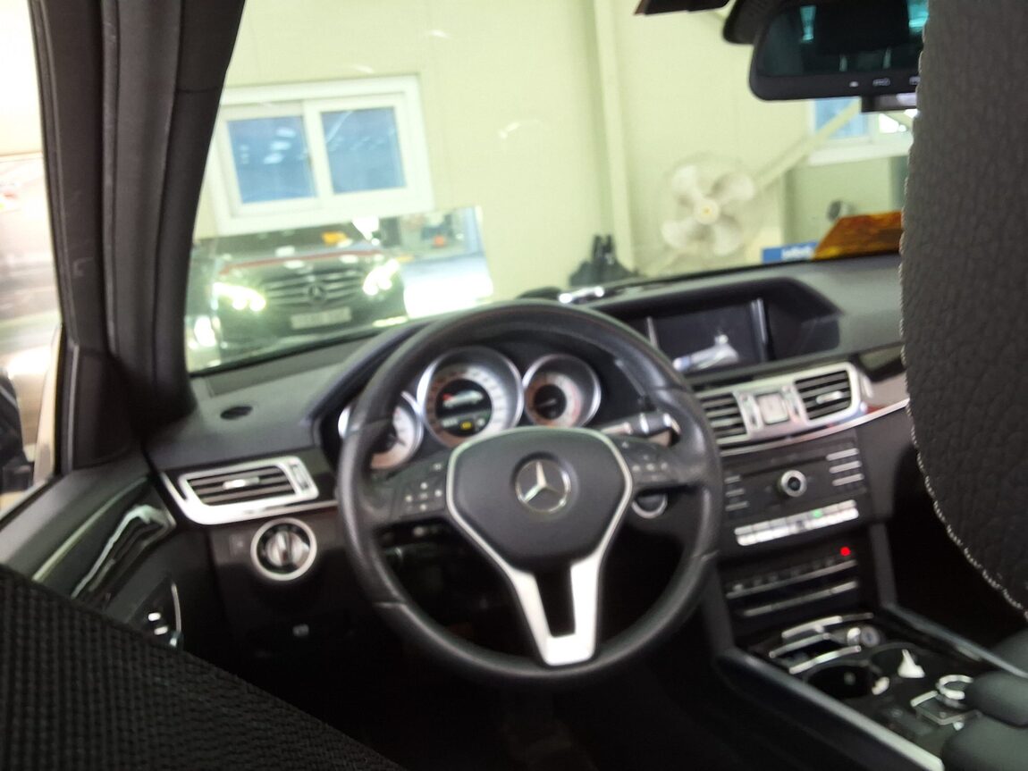 MERCEDES-BENZ E-CLASS (4TH GEN) E220 CDI BLUETEC AVANTGARDE SPORT 2016 - zdjęcie 12
