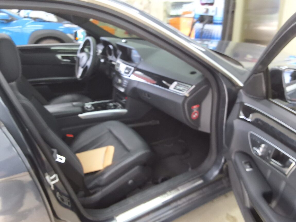 MERCEDES-BENZ E-CLASS (4TH GEN) E220 CDI BLUETEC AVANTGARDE SPORT 2016 - zdjęcie 15