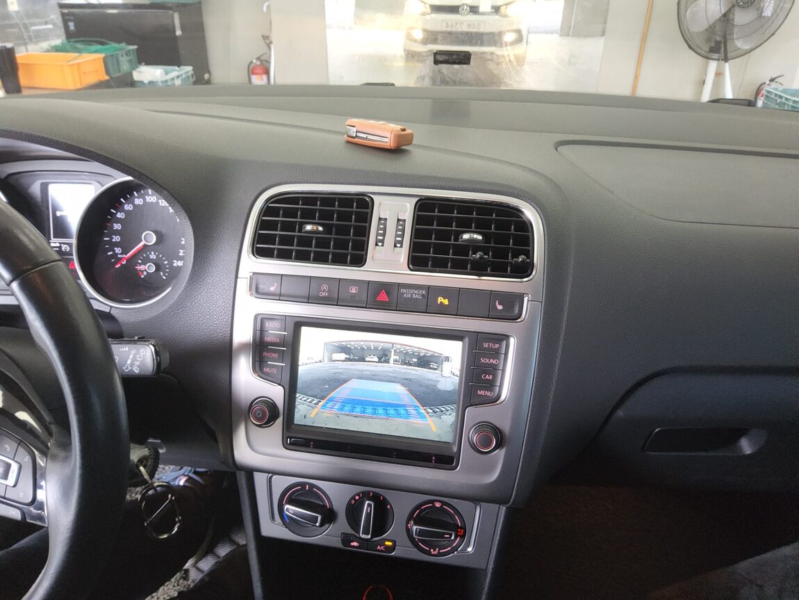 VOLKSWAGEN THE NEW POLO (5TH GEN) 1.4 TDI R LINE 2015 - zdjęcie 17