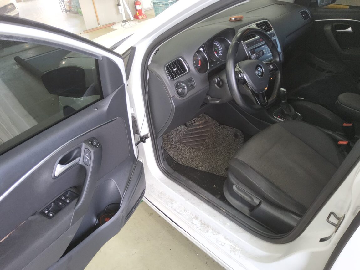 VOLKSWAGEN THE NEW POLO (5TH GEN) 1.4 TDI R LINE 2015 - zdjęcie 10