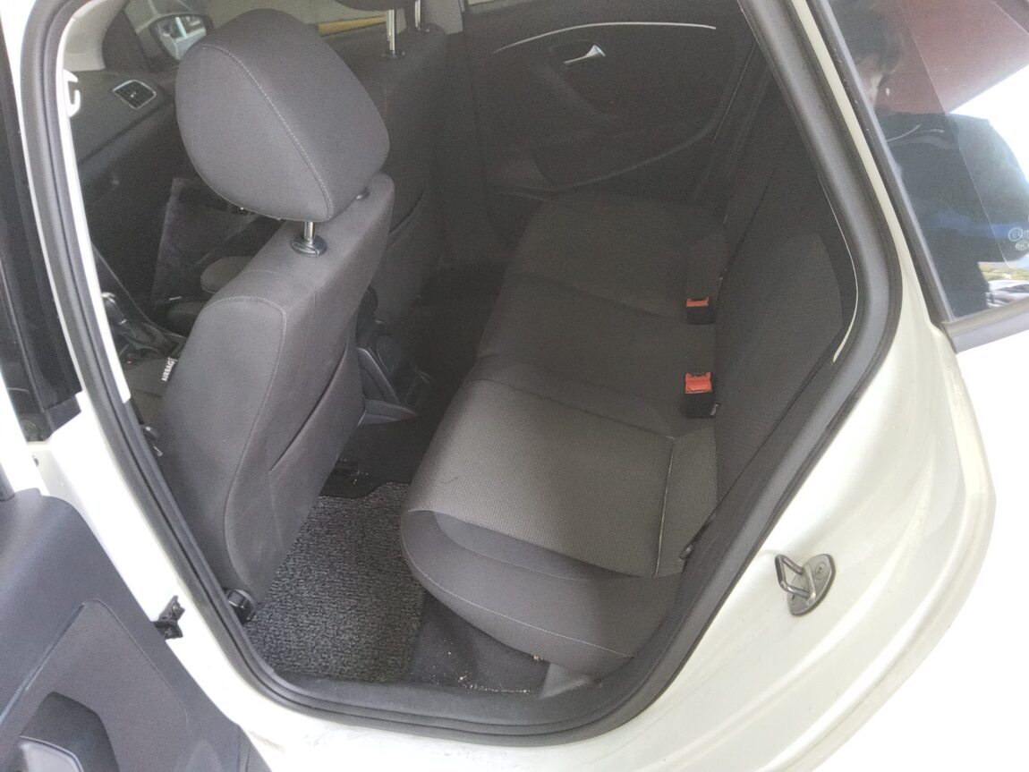 VOLKSWAGEN THE NEW POLO (5TH GEN) 1.4 TDI R LINE 2015 - zdjęcie 12