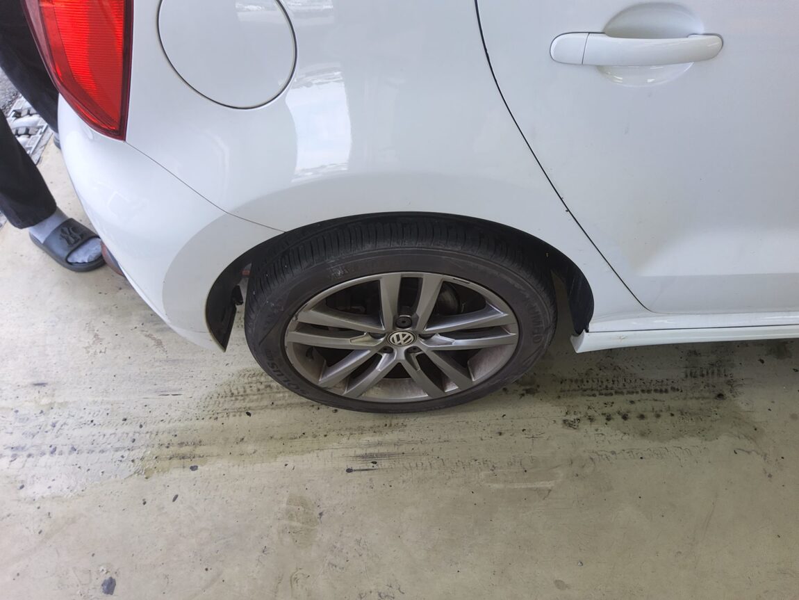 VOLKSWAGEN THE NEW POLO (5TH GEN) 1.4 TDI R LINE 2015 - zdjęcie 23