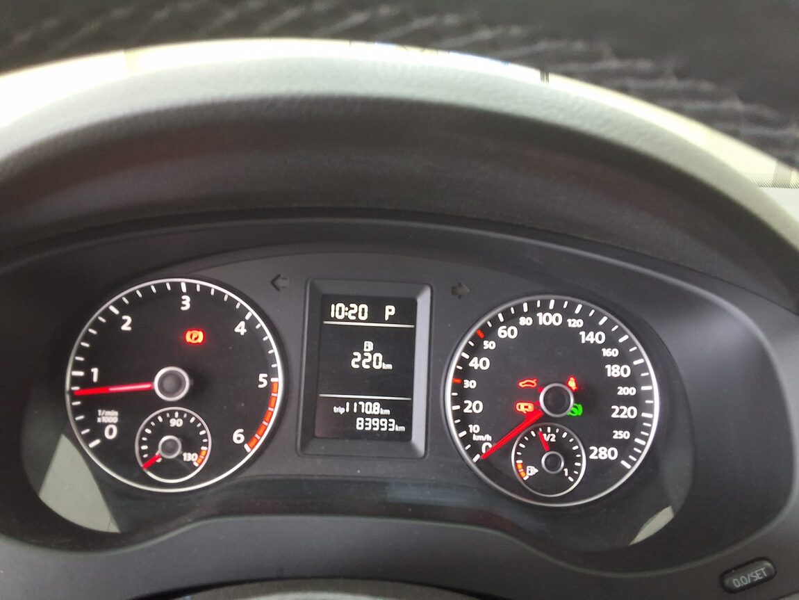 VOLKSWAGEN JETTA (6TH GEN) 1.6 TDI BLUEMOTION 2013 - zdjęcie 10