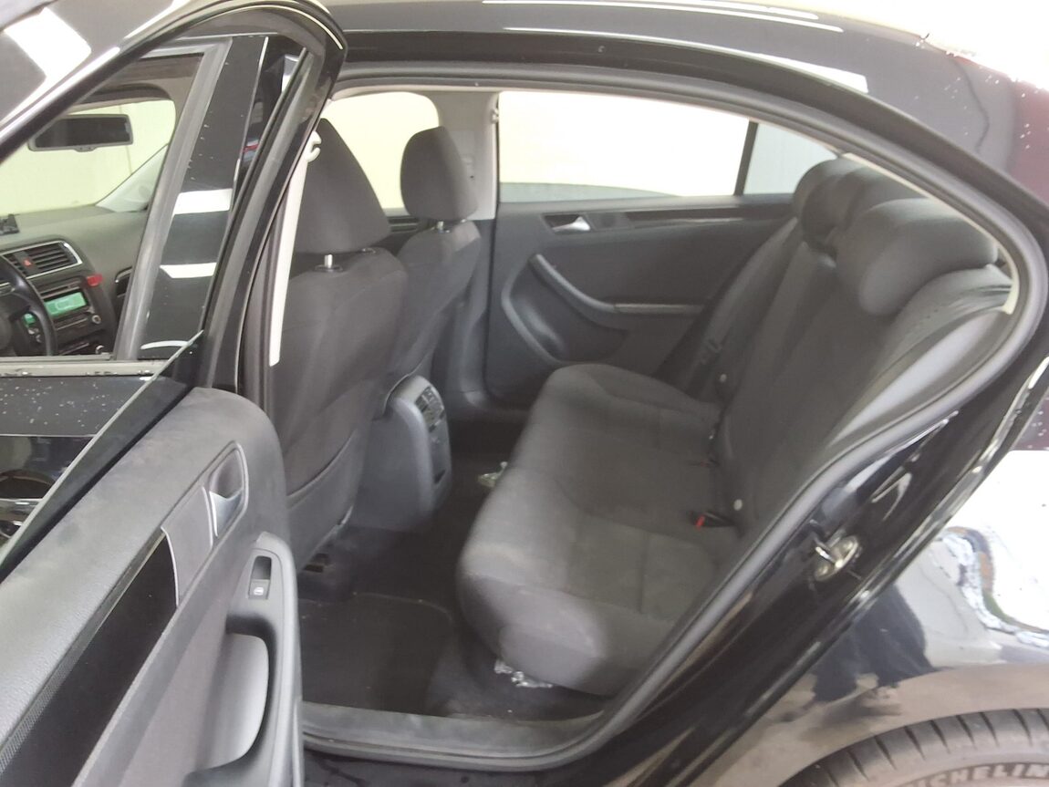 VOLKSWAGEN JETTA (6TH GEN) 1.6 TDI BLUEMOTION 2013 - zdjęcie 13