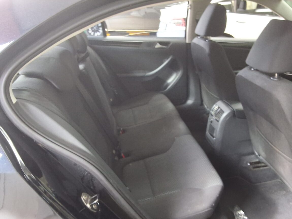 VOLKSWAGEN JETTA (6TH GEN) 1.6 TDI BLUEMOTION 2013 - zdjęcie 14