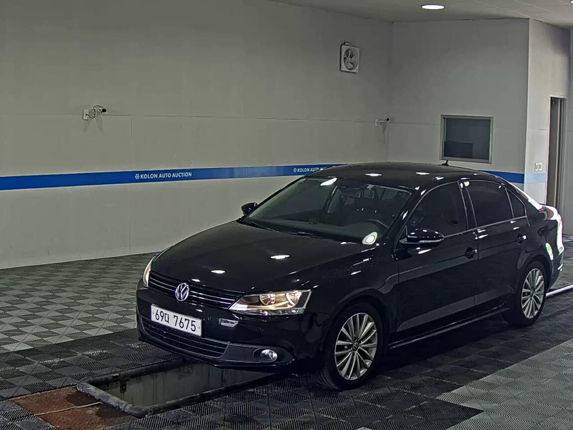 VOLKSWAGEN JETTA (6TH GEN) 1.6 TDI BLUEMOTION 2013 - zdjęcie 2