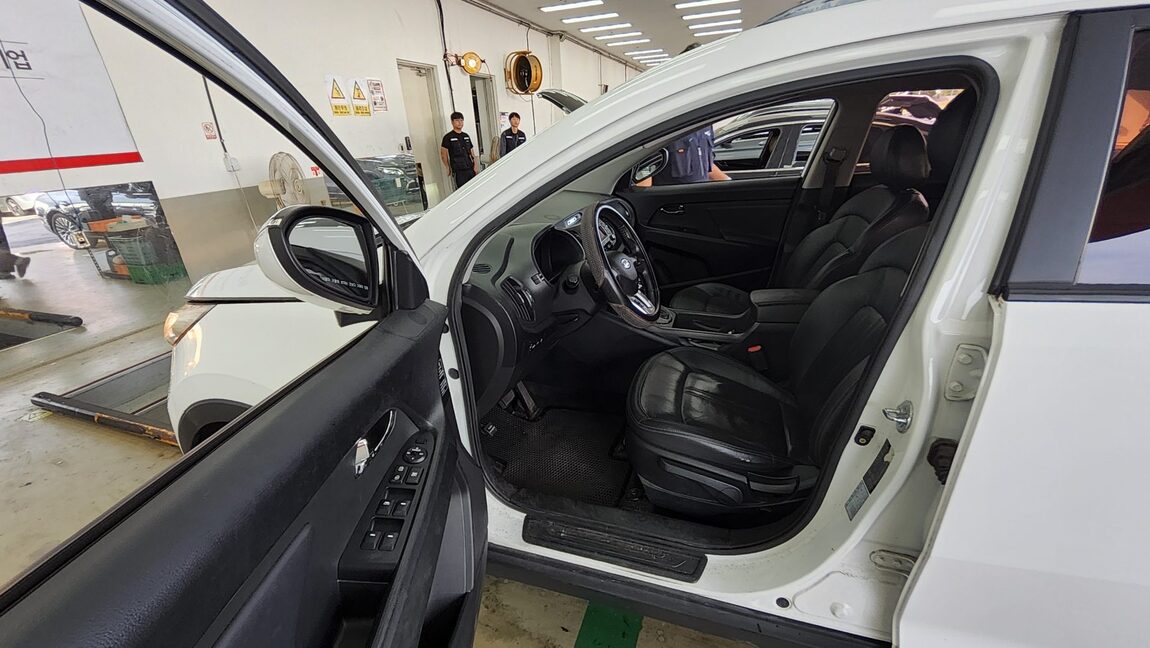 KIA SPORTAGE R DIESEL R2.0 2WD TLX LUXURY MODEL 2011 - zdjęcie 10