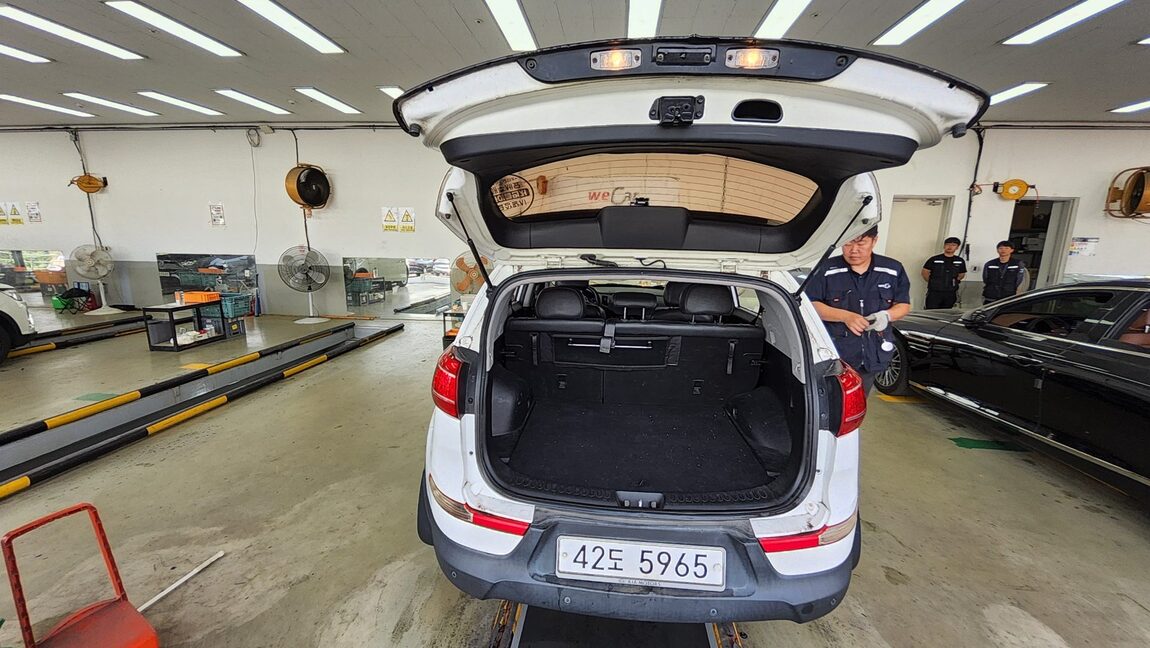 KIA SPORTAGE R DIESEL R2.0 2WD TLX LUXURY MODEL 2011 - zdjęcie 15