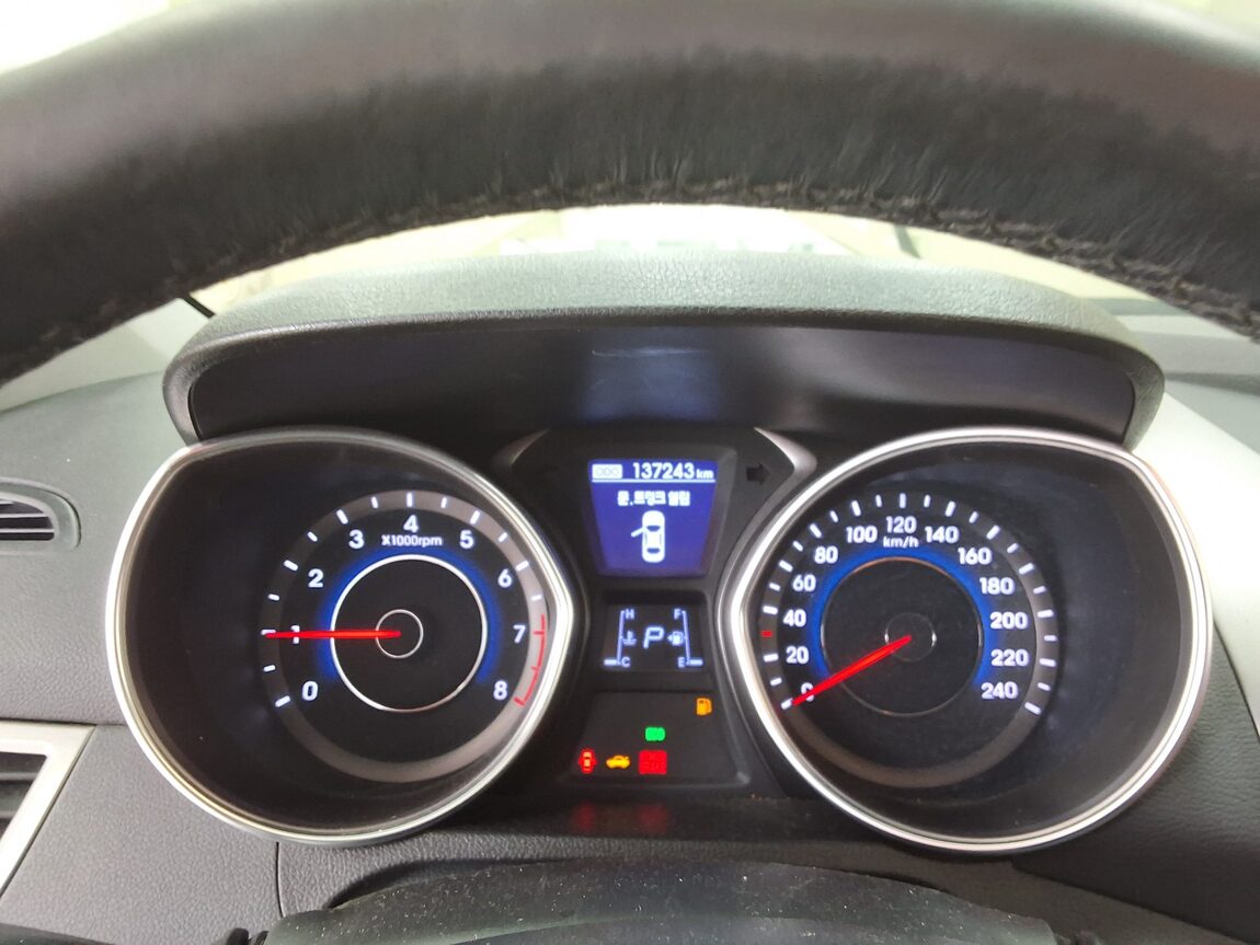 HYUNDAI AVANTE COUPE 2.0 GDi PREMIUM 2014 - zdjęcie 10