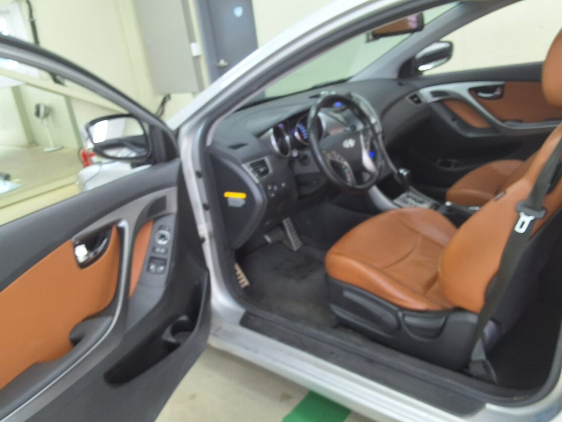 HYUNDAI AVANTE COUPE 2.0 GDi PREMIUM 2014 - zdjęcie 11