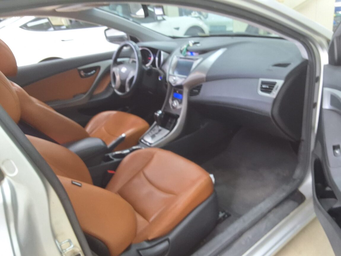 HYUNDAI AVANTE COUPE 2.0 GDi PREMIUM 2014 - zdjęcie 13