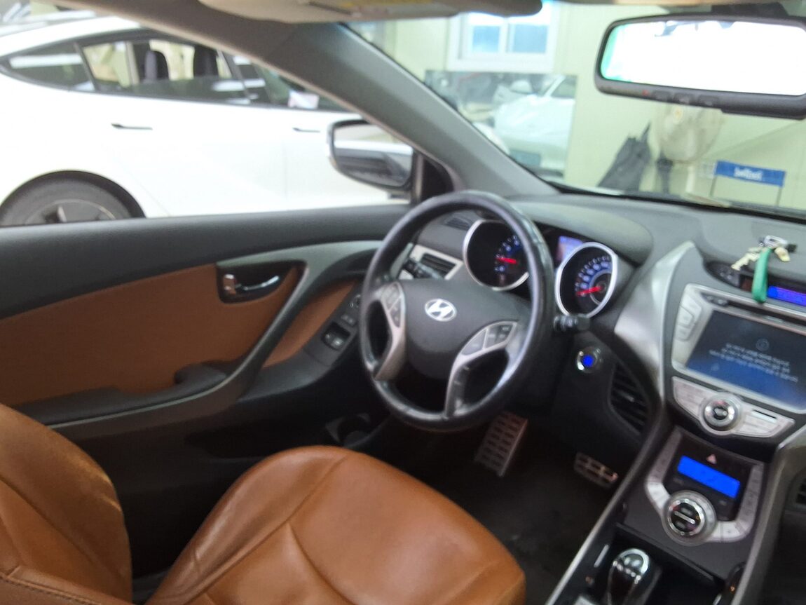 HYUNDAI AVANTE COUPE 2.0 GDi PREMIUM 2014 - zdjęcie 12