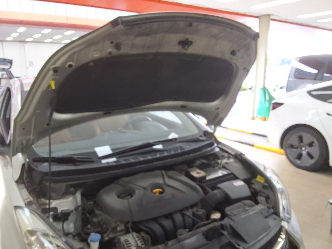 HYUNDAI AVANTE COUPE 2.0 GDi PREMIUM 2014 - zdjęcie 16