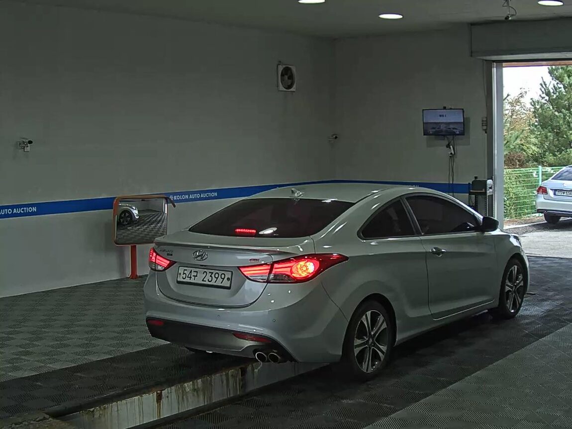 HYUNDAI AVANTE COUPE 2.0 GDi PREMIUM 2014 - zdjęcie 5