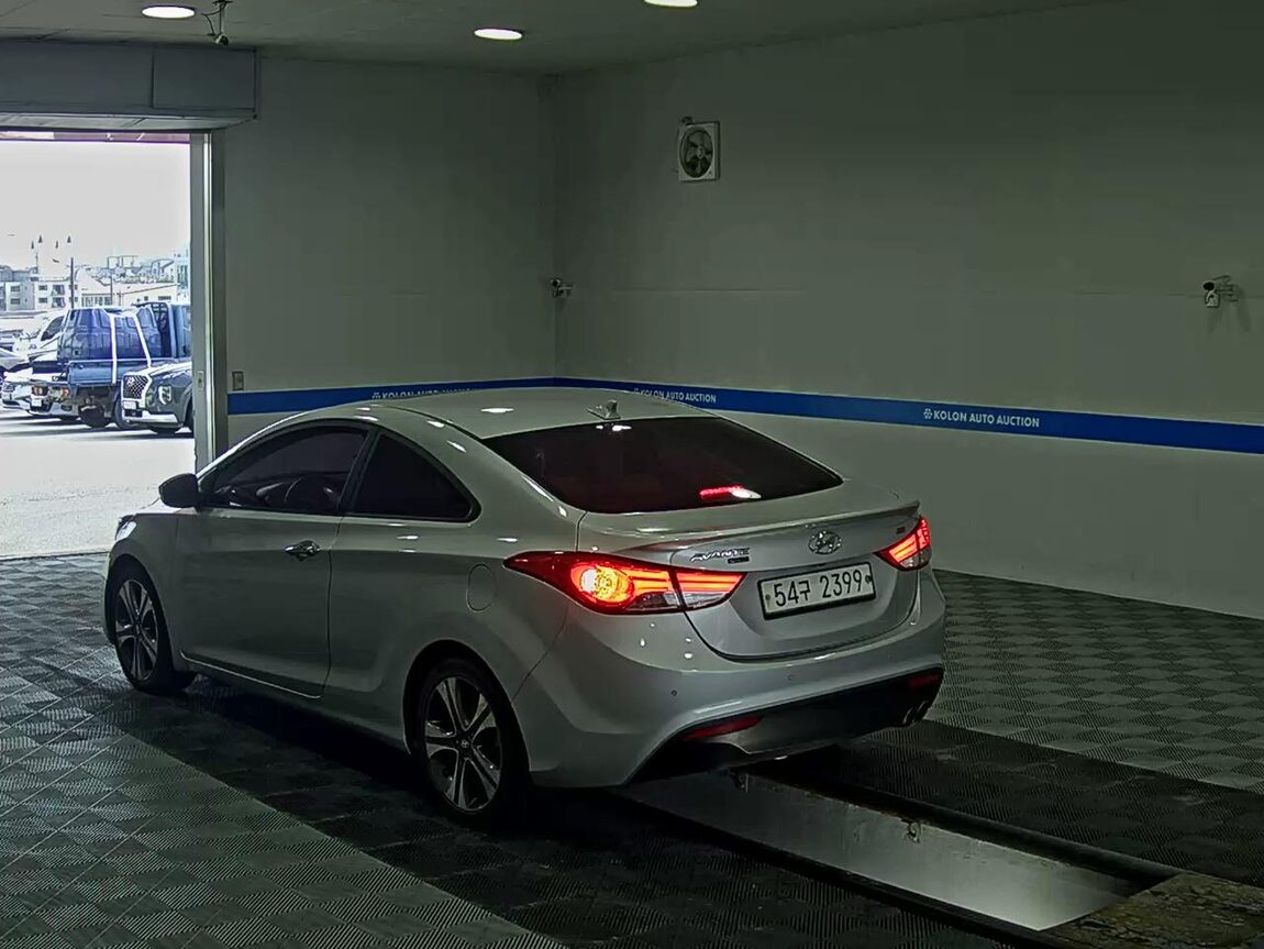 HYUNDAI AVANTE COUPE 2.0 GDi PREMIUM 2014 - zdjęcie 6