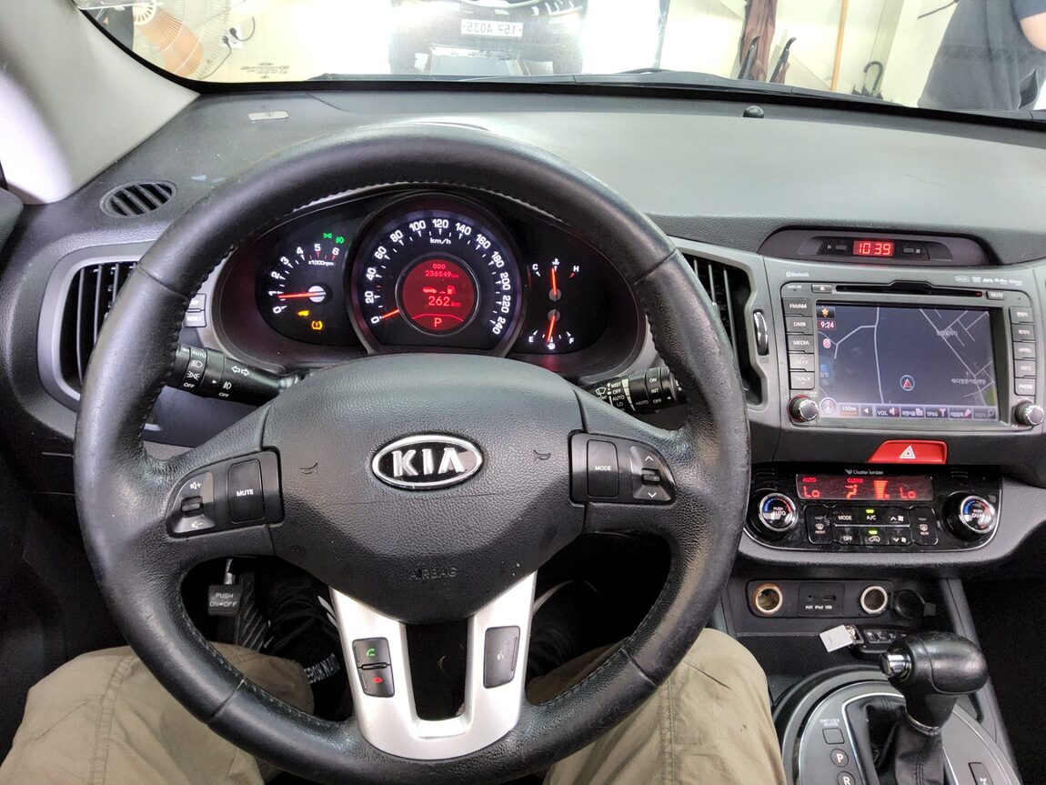 KIA SPORTAGE R DIESEL R2.0 4WD LIMITED 2011 - zdjęcie 17