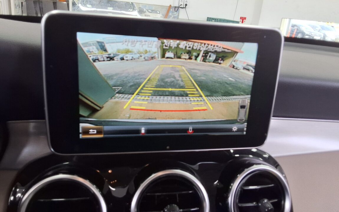MERCEDES-BENZ GLC-CLASS GLC 220d 4MATIC 2017 - zdjęcie 19