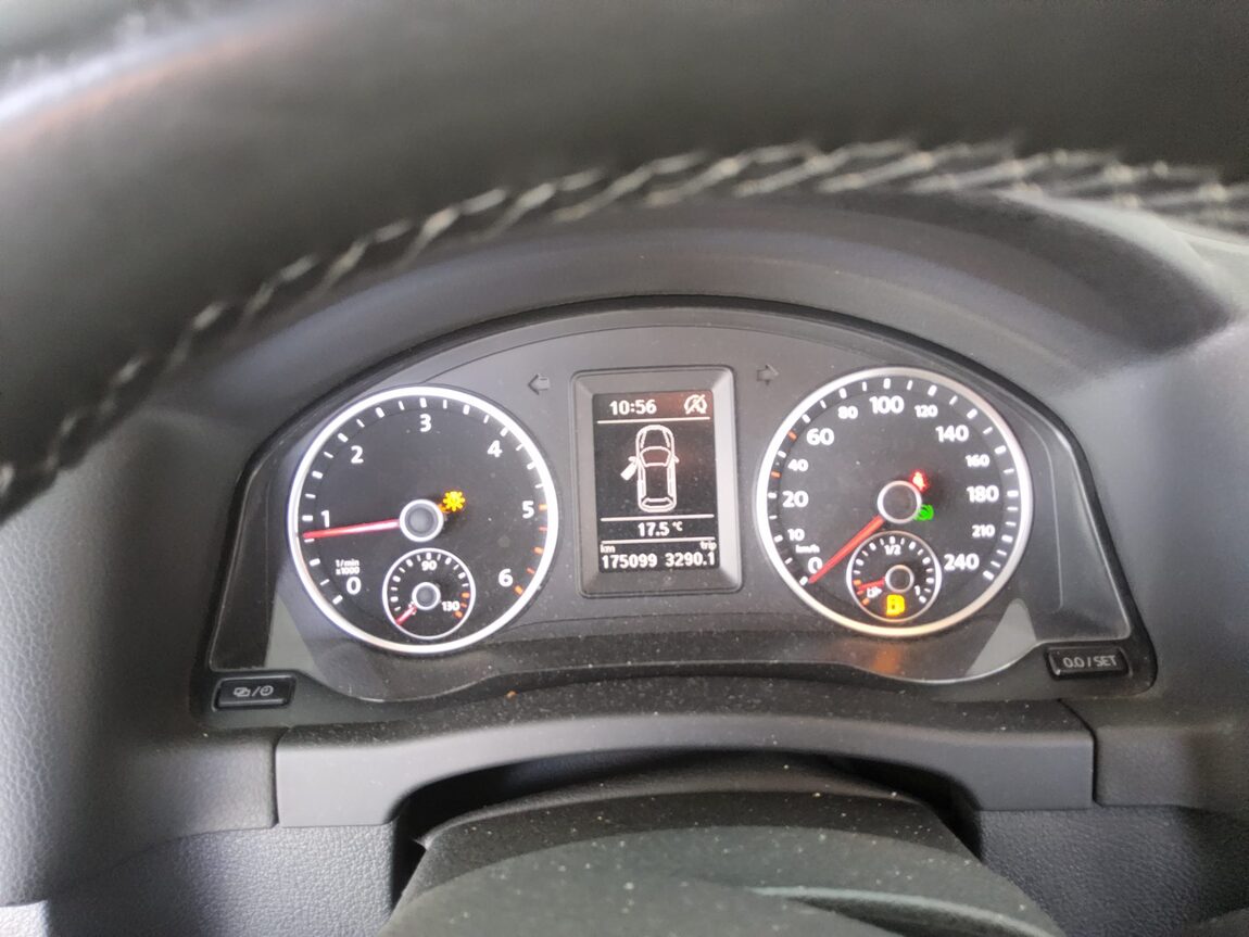 VOLKSWAGEN TIGUAN 2.0 TDI BLUEMOTION PREMIUM 2016 - zdjęcie 9