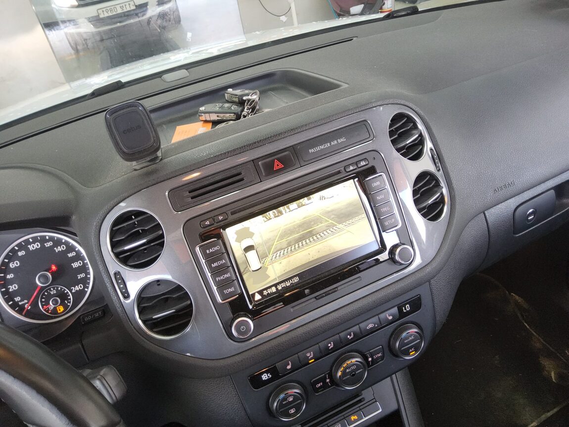 VOLKSWAGEN TIGUAN 2.0 TDI BLUEMOTION PREMIUM 2016 - zdjęcie 17
