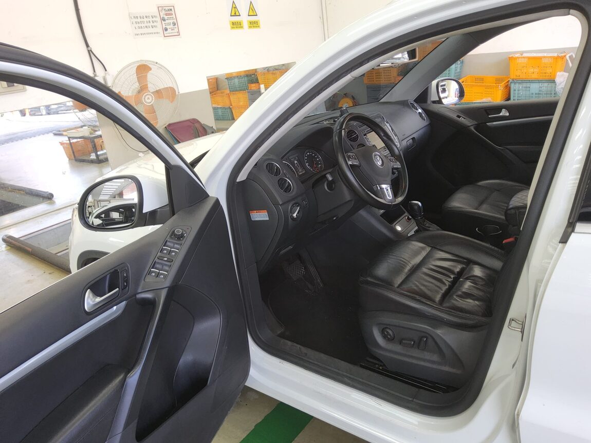 VOLKSWAGEN TIGUAN 2.0 TDI BLUEMOTION PREMIUM 2016 - zdjęcie 10
