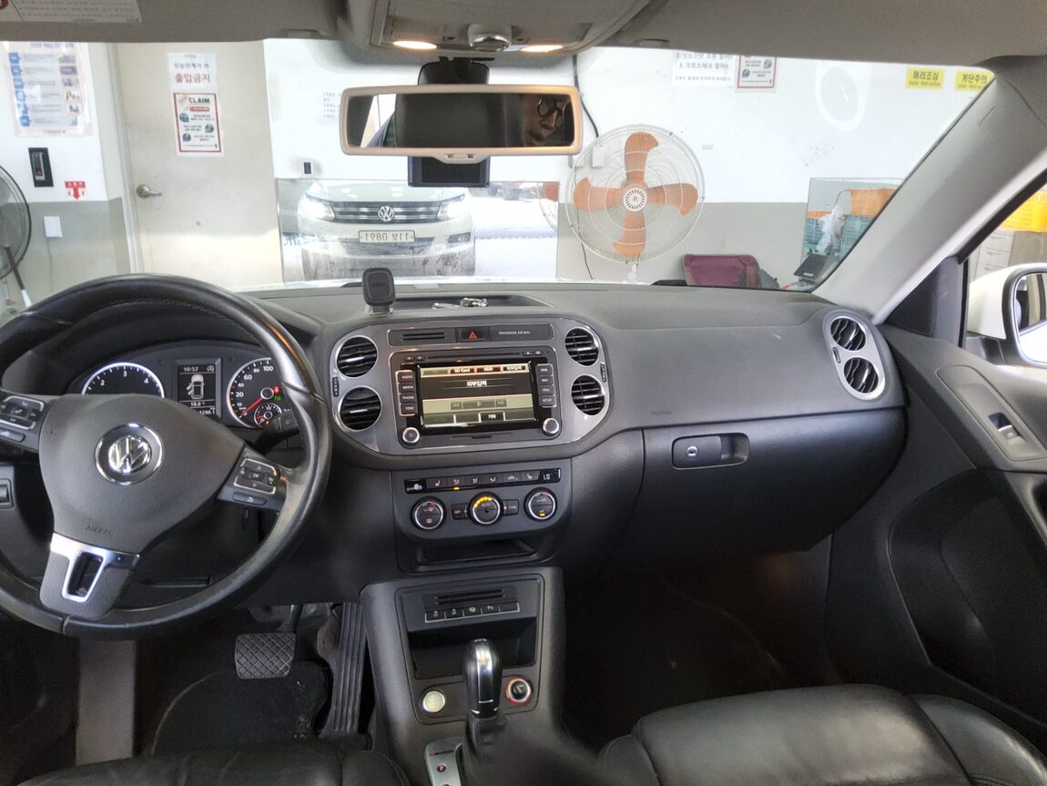 VOLKSWAGEN TIGUAN 2.0 TDI BLUEMOTION PREMIUM 2016 - zdjęcie 11