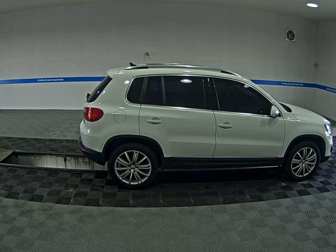 VOLKSWAGEN TIGUAN 2.0 TDI BLUEMOTION PREMIUM 2016 - zdjęcie 4
