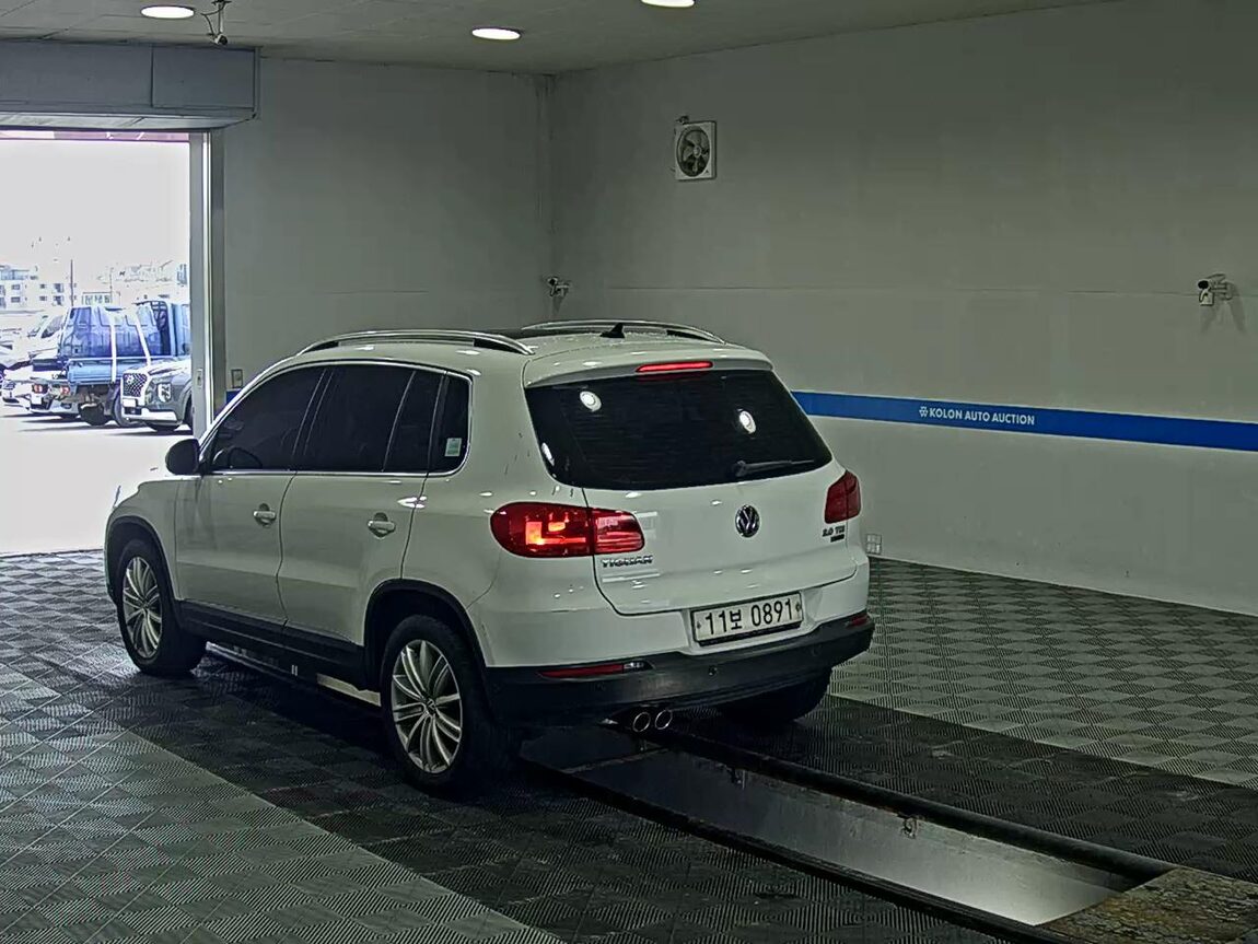 VOLKSWAGEN TIGUAN 2.0 TDI BLUEMOTION PREMIUM 2016 - zdjęcie 6
