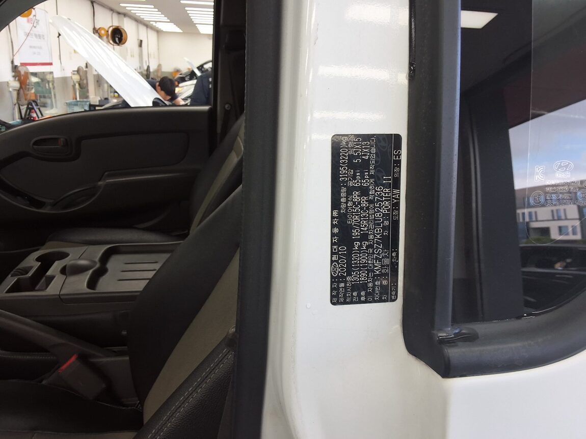 HYUNDAI PORTER II HIGH-ROOF BUILT-IN BOX TRUCK SUPER CAB 2020 - zdjęcie 14