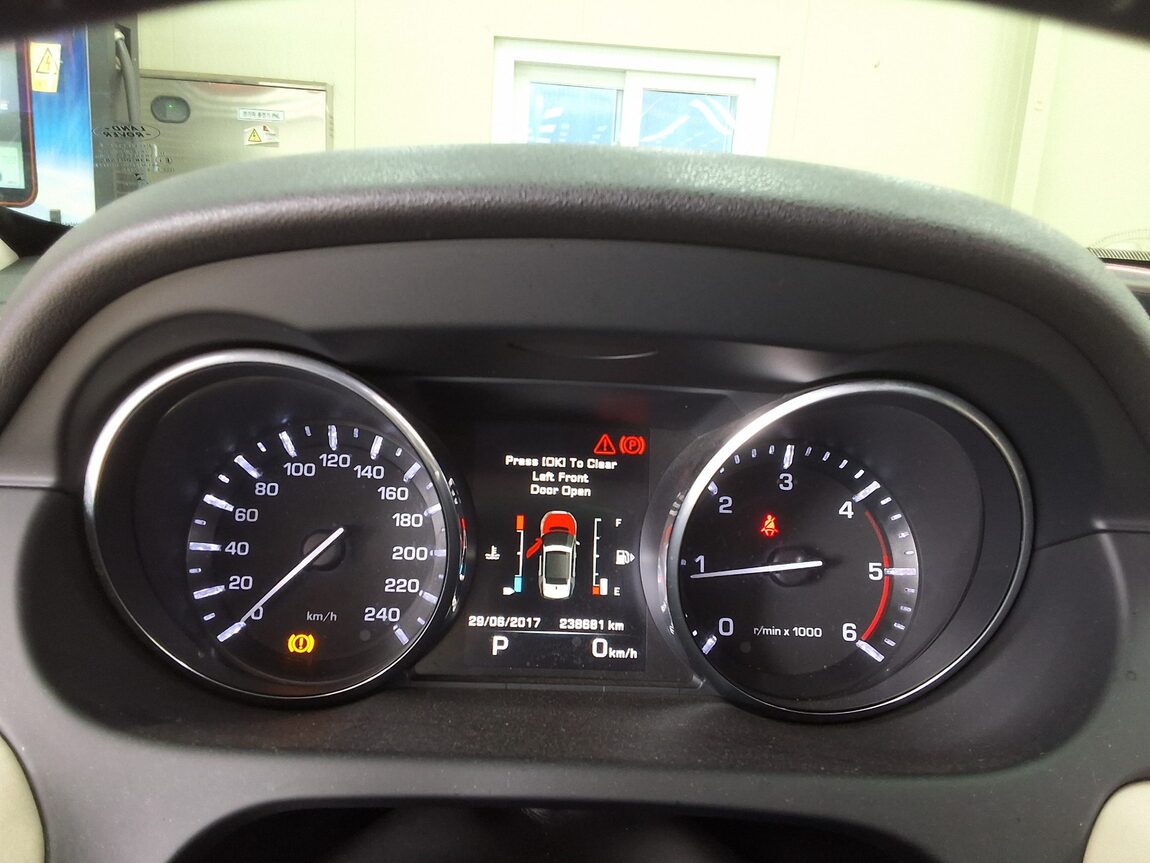 LAND ROVER DISCOVERY SPORT 2.2 SD4 HSE LUXURY 2015 - zdjęcie 10