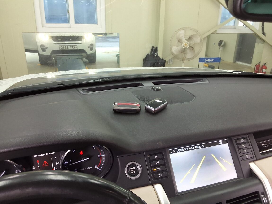 LAND ROVER DISCOVERY SPORT 2.2 SD4 HSE LUXURY 2015 - zdjęcie 25
