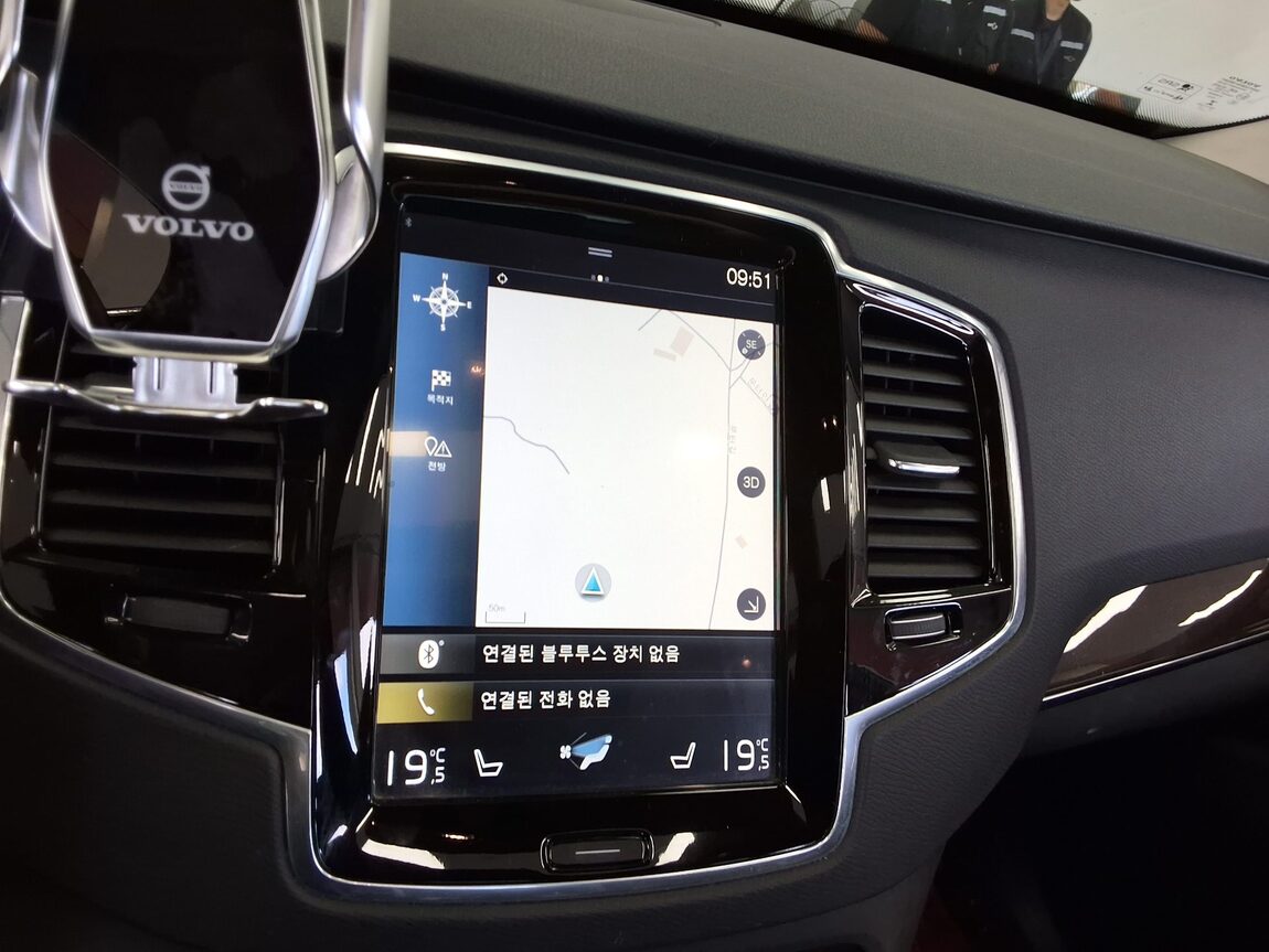 VOLVO XC90 (2ND GEN) D5 AWD MOMENTUM 2017 - zdjęcie 18