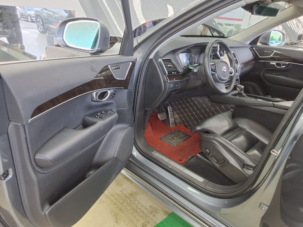 VOLVO XC90 (2ND GEN) D5 AWD MOMENTUM 2017 - zdjęcie 10