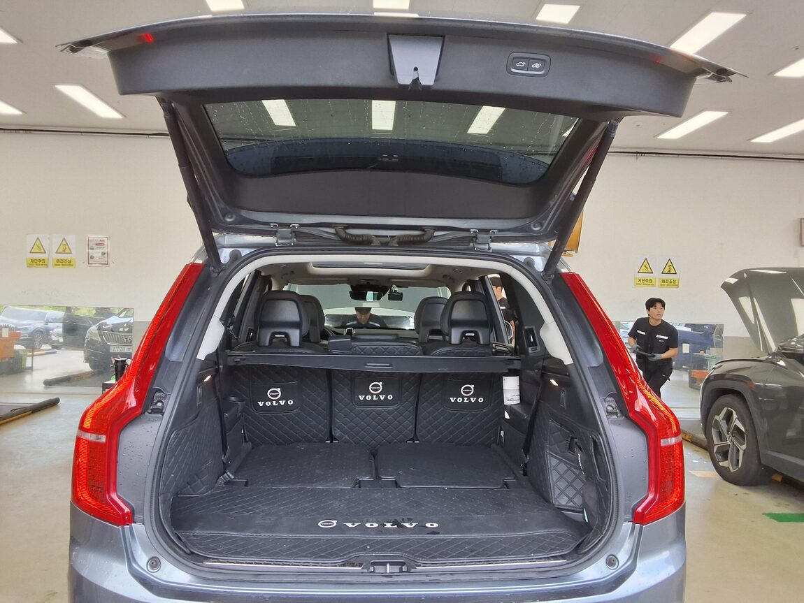 VOLVO XC90 (2ND GEN) D5 AWD MOMENTUM 2017 - zdjęcie 15