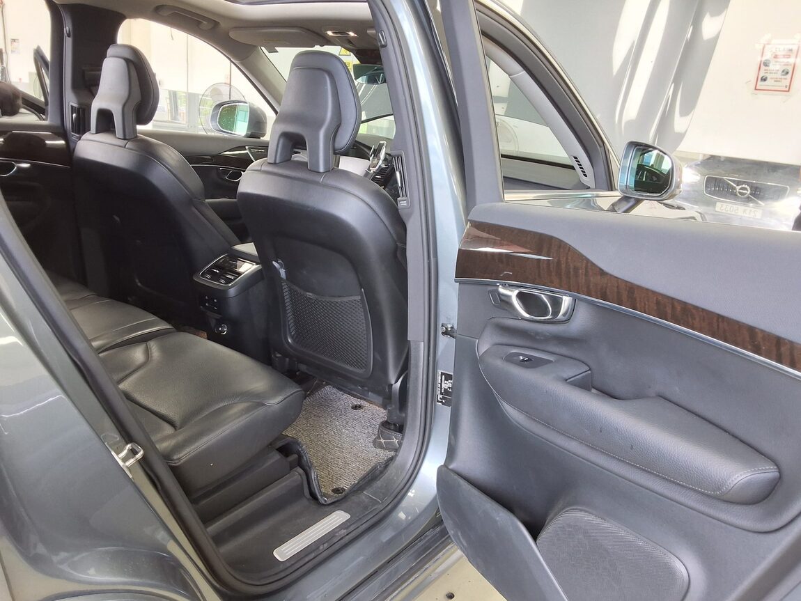 VOLVO XC90 (2ND GEN) D5 AWD MOMENTUM 2017 - zdjęcie 13
