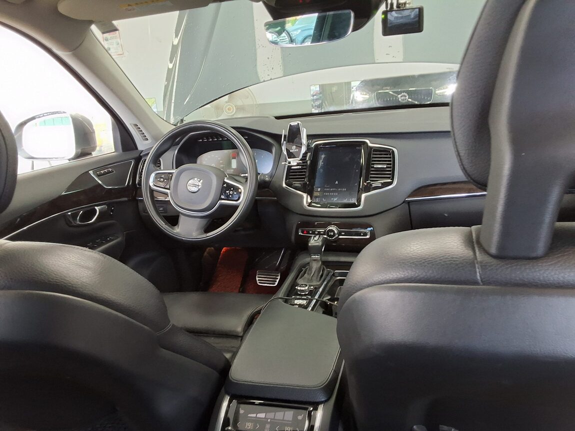 VOLVO XC90 (2ND GEN) D5 AWD MOMENTUM 2017 - zdjęcie 11