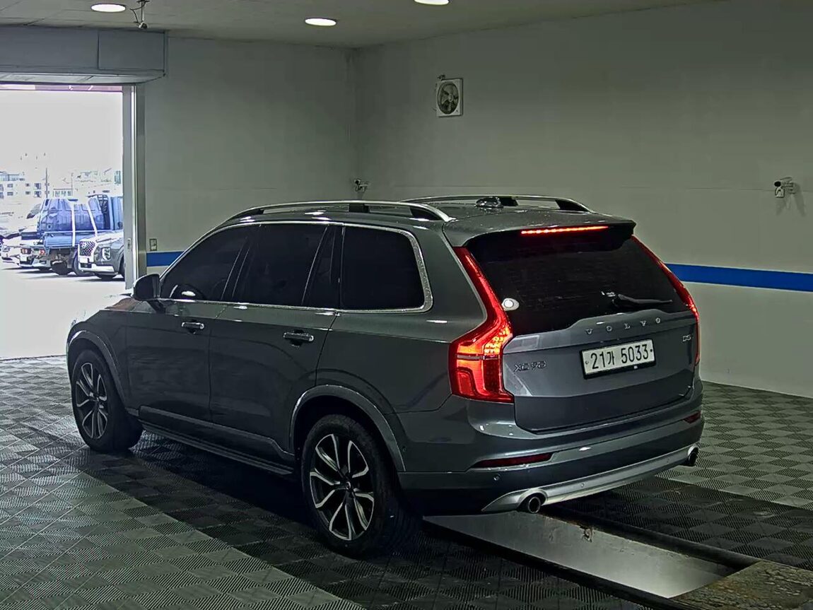 VOLVO XC90 (2ND GEN) D5 AWD MOMENTUM 2017 - zdjęcie 6
