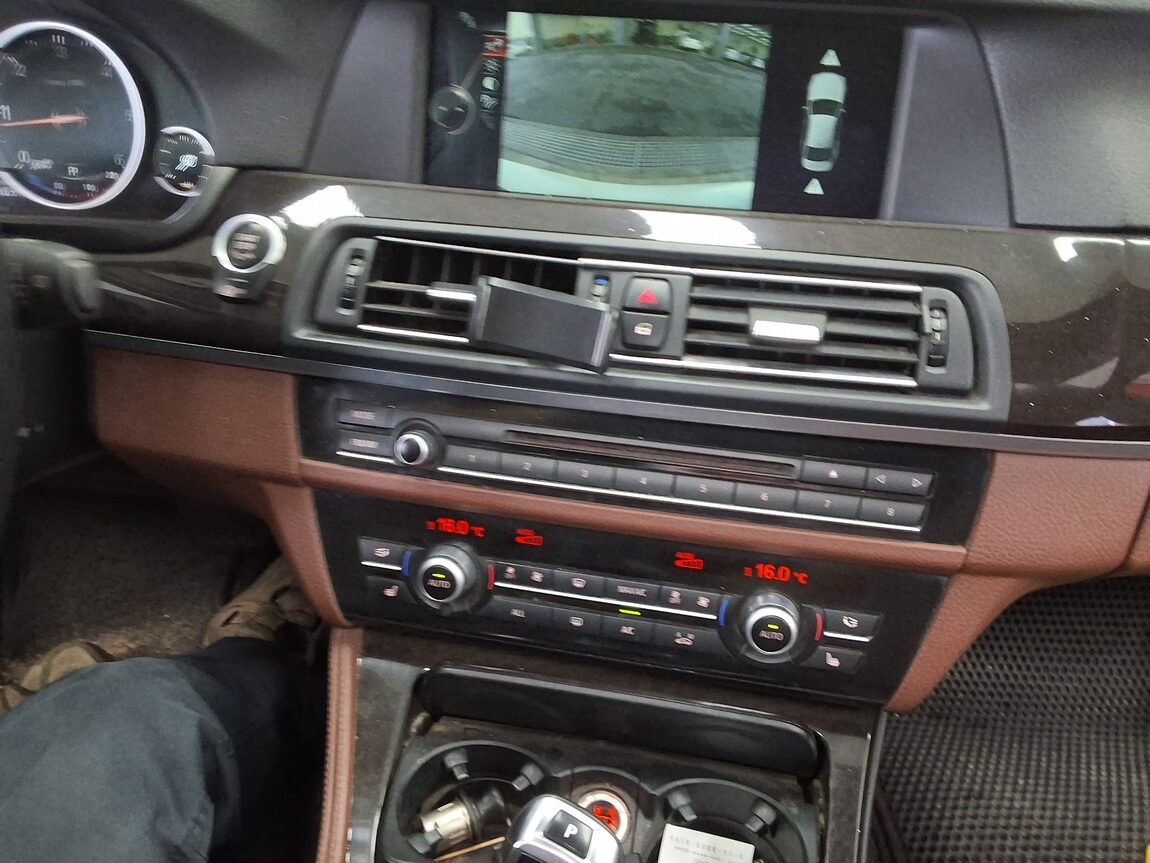 BMW 5 SERIES (6TH GEN) 525d xDRIVE 2013 - zdjęcie 24