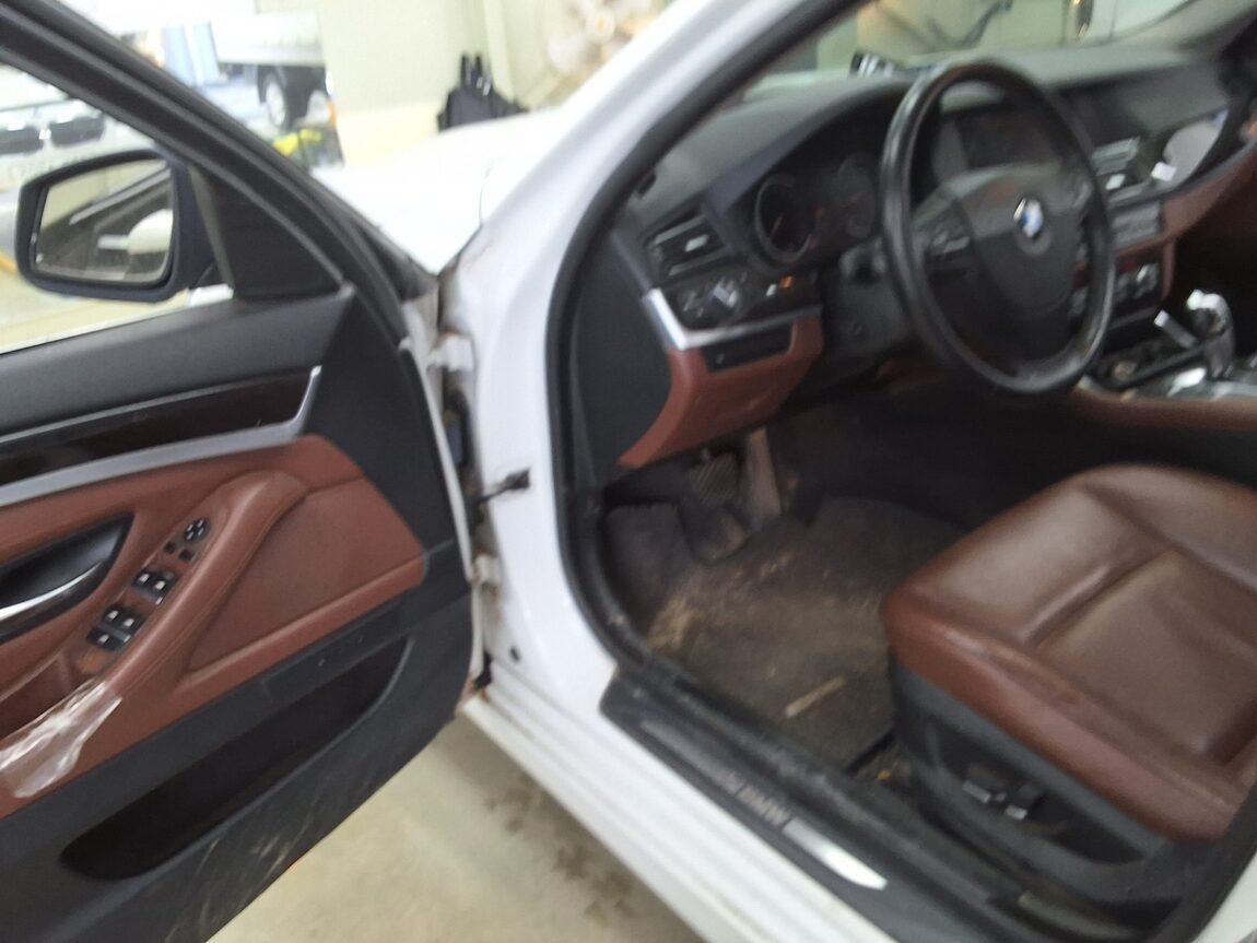 BMW 5 SERIES (6TH GEN) 525d xDRIVE 2013 - zdjęcie 11