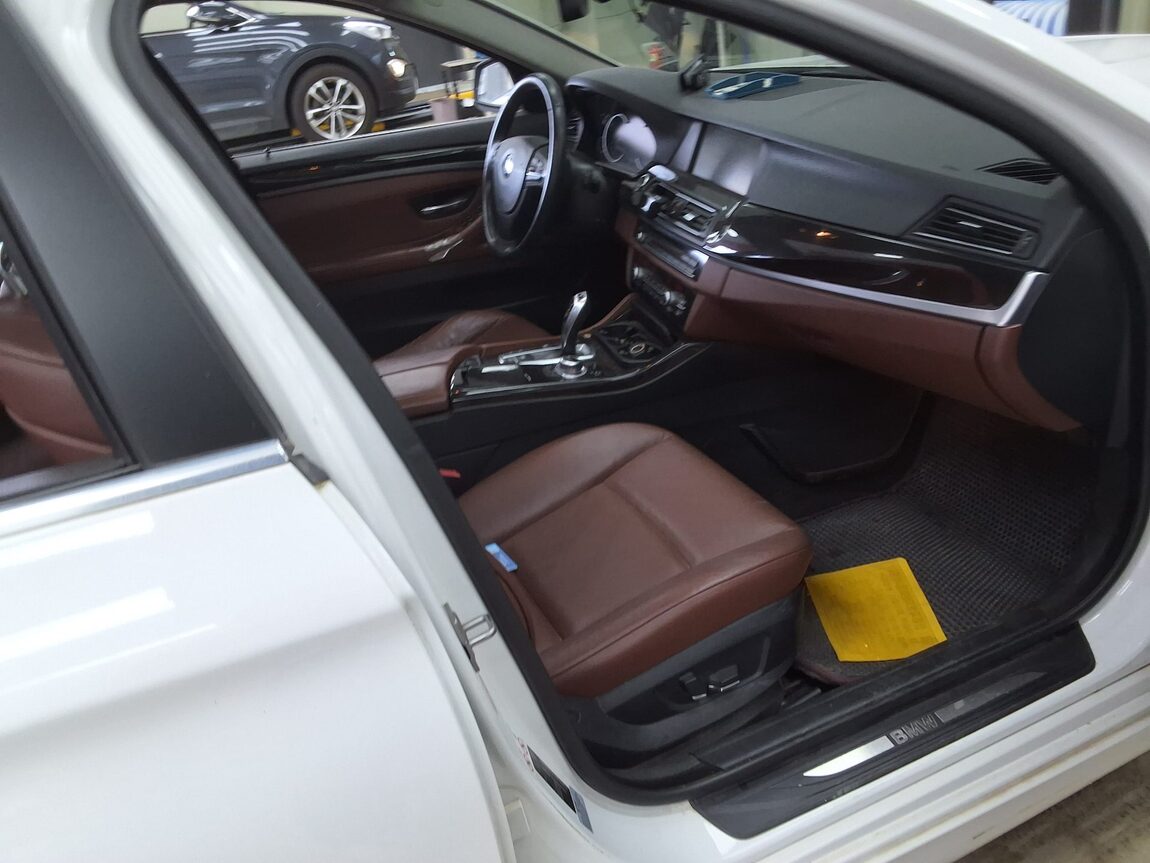 BMW 5 SERIES (6TH GEN) 525d xDRIVE 2013 - zdjęcie 15