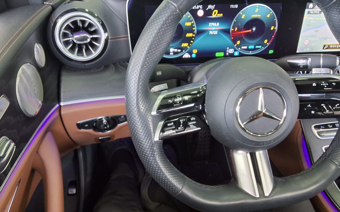 MERCEDES-BENZ E-CLASS (5TH GEN) COUPE E300d 4MATIC 2023 - zdjęcie 15