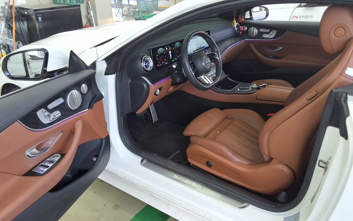 MERCEDES-BENZ E-CLASS (5TH GEN) COUPE E300d 4MATIC 2023 - zdjęcie 10