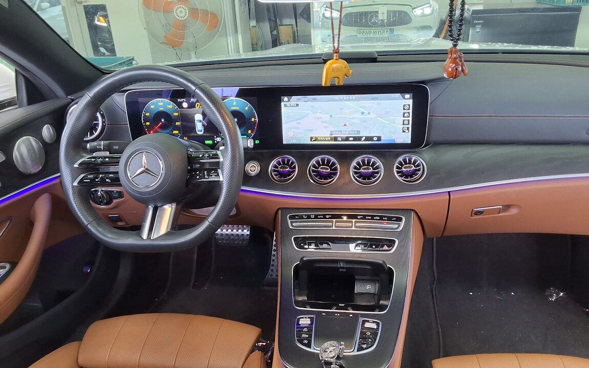 MERCEDES-BENZ E-CLASS (5TH GEN) COUPE E300d 4MATIC 2023 - zdjęcie 11