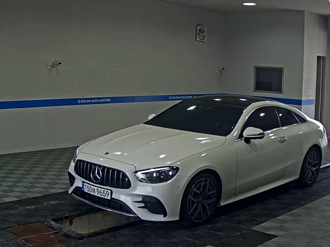 MERCEDES-BENZ E-CLASS (5TH GEN) COUPE E300d 4MATIC 2023 - zdjęcie 2