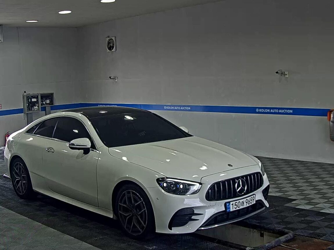 MERCEDES-BENZ E-CLASS (5TH GEN) COUPE E300d 4MATIC 2023 - zdjęcie 3