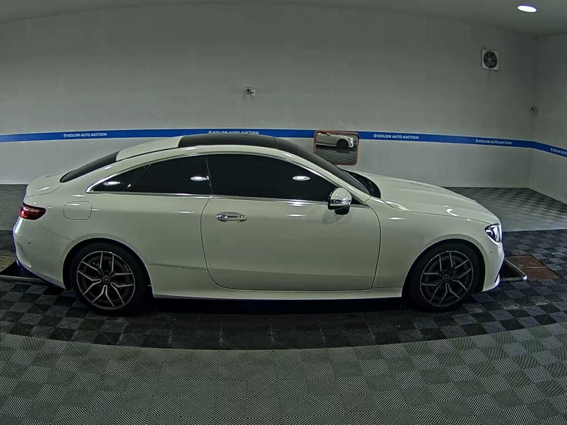 MERCEDES-BENZ E-CLASS (5TH GEN) COUPE E300d 4MATIC 2023 - zdjęcie 4