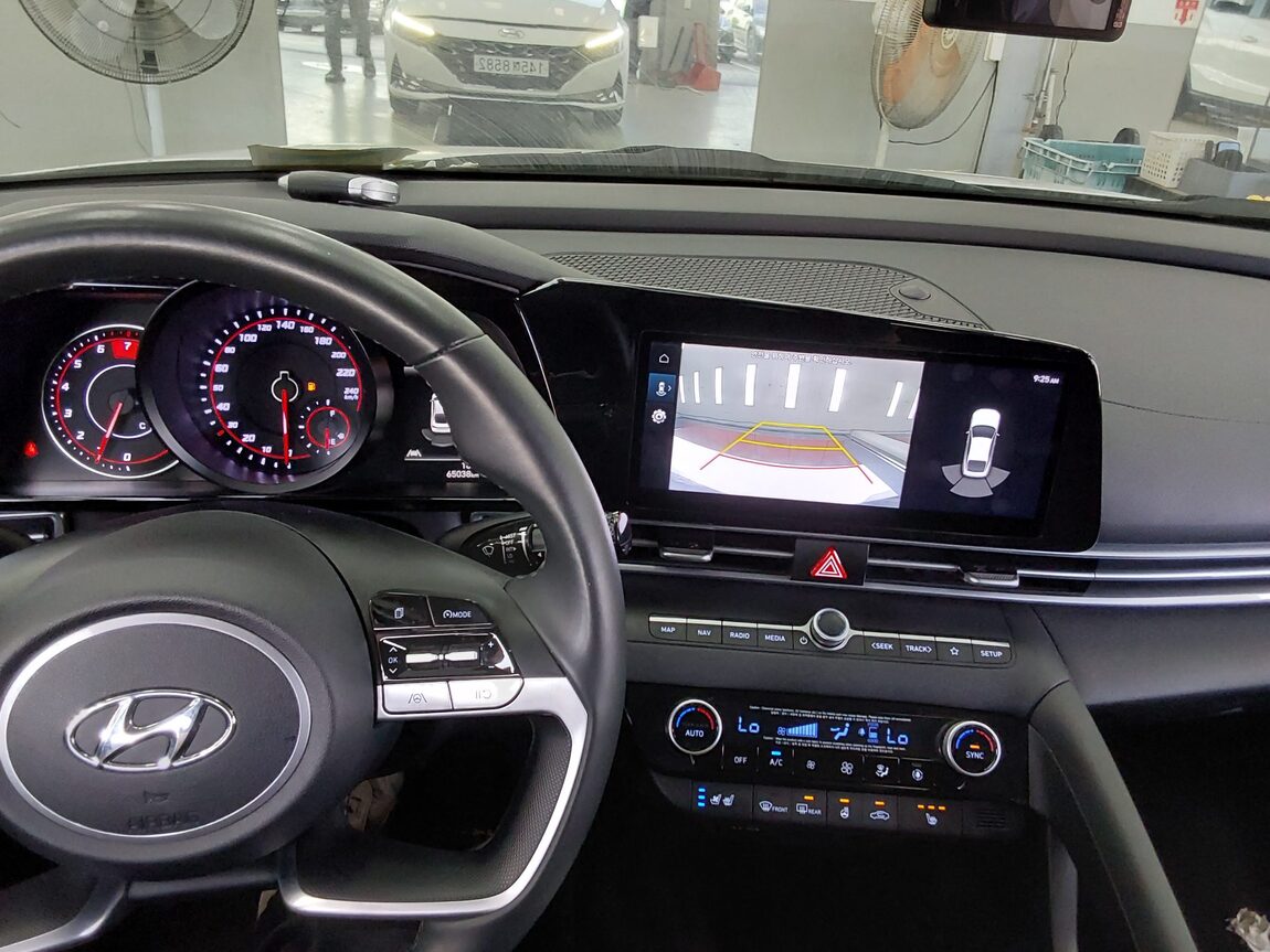 HYUNDAI AVANTE (CN7) 1.6 GASOLINE MODERN 2021 - zdjęcie 17