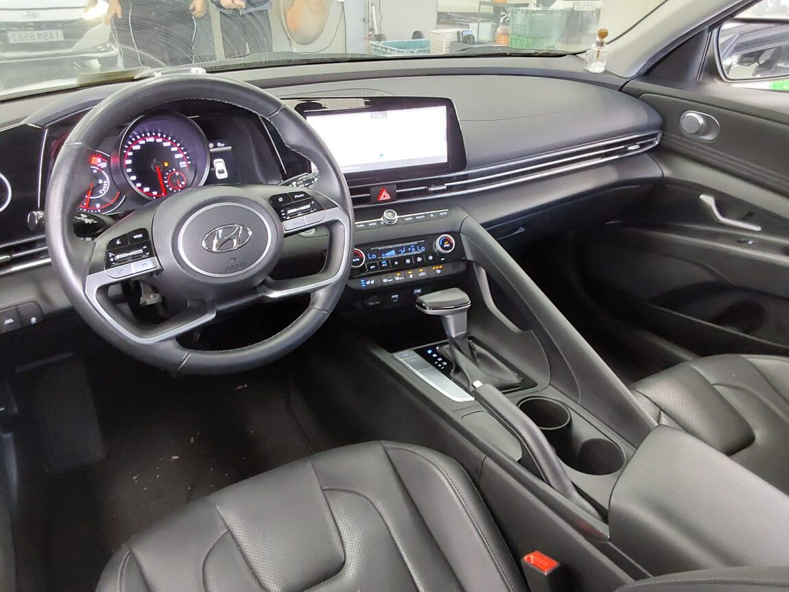 HYUNDAI AVANTE (CN7) 1.6 GASOLINE MODERN 2021 - zdjęcie 11