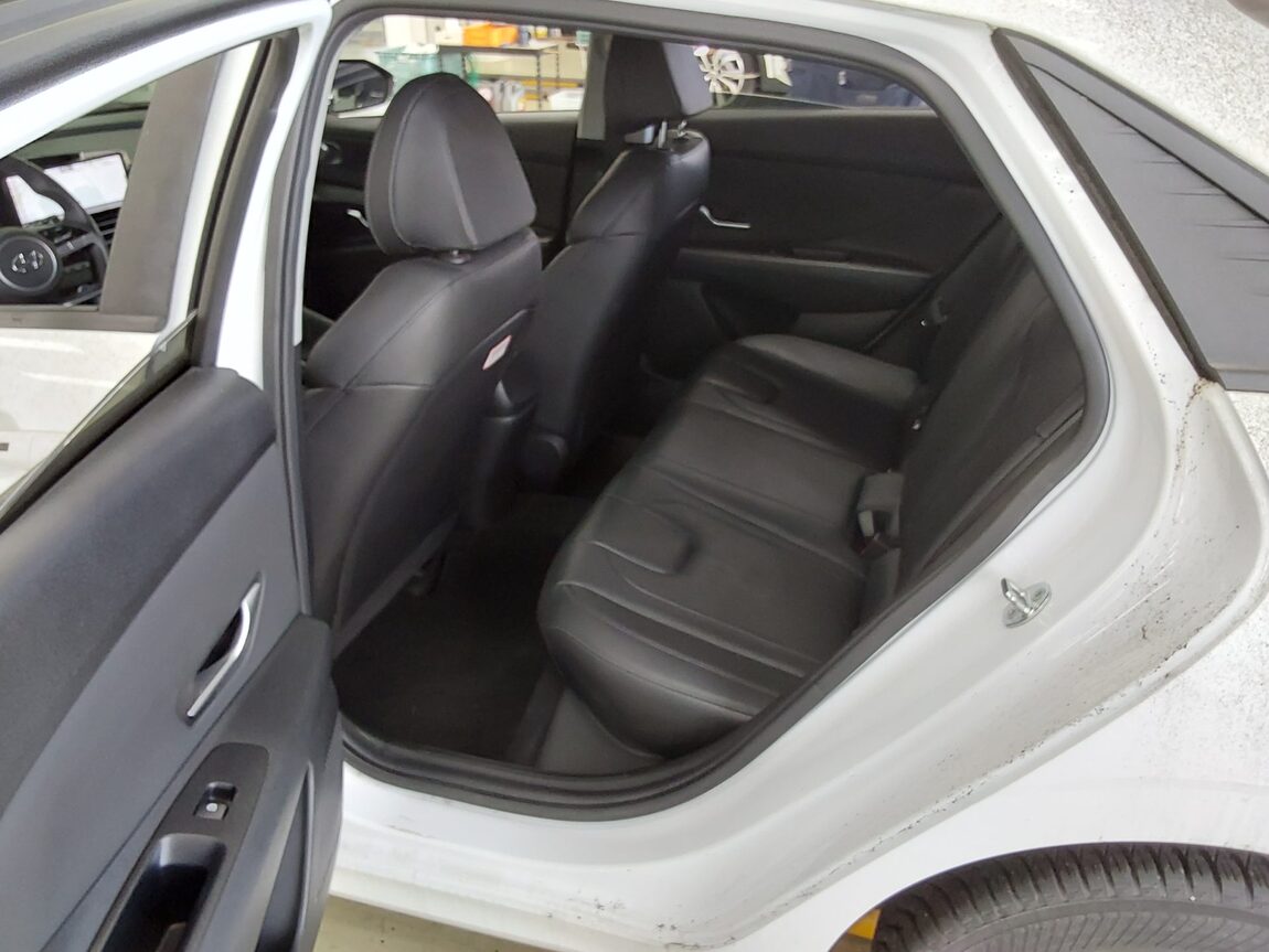 HYUNDAI AVANTE (CN7) 1.6 GASOLINE MODERN 2021 - zdjęcie 12